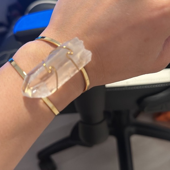 Elegant Gold Bracelet with Purple Gemstones - Picture 2 of 3